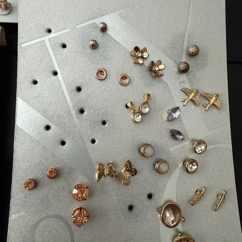 Mixed Lot of Gold and Silver Earrings for Women - Picture 5 of 6